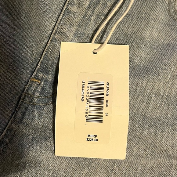 NWT FRAME Le Palazzo flared jeans size 28
🚨FINAL PRICE NO OFFER ACCEPT - Picture 6 of 10